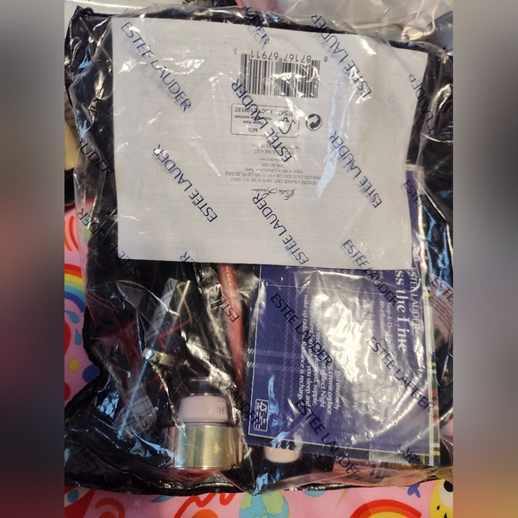 ESTEE LAUDER Bag And 3 Unopened Bags Of Estee Lauder Products. (New) - Picture 5 of 10